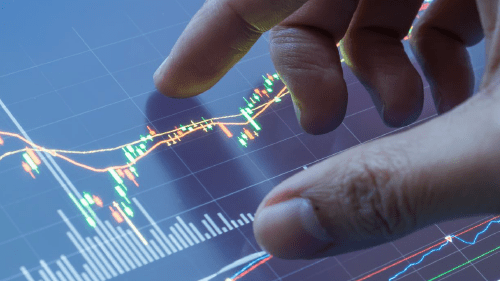 Citeline subscriber analyzing data.