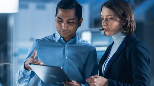 Citeline professionals analyzing data to provide clients custom analytic solutions.